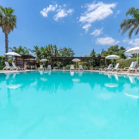 Pathos Retreat Pool And Garden بيت للعطل