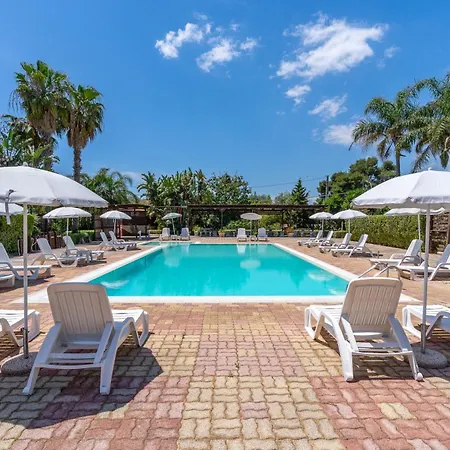 Pathos Retreat Pool And Garden *