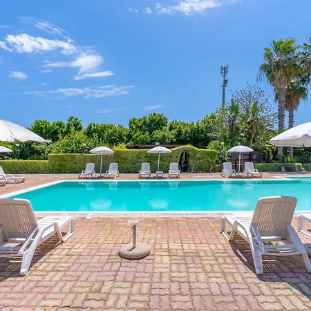 Pathos Retreat Pool And Garden سيراكوزا