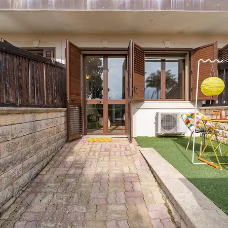 Pathos Retreat Pool And Garden بيت للعطل سيراكوزا