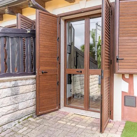 Pathos Retreat Pool And Garden بيت للعطل *